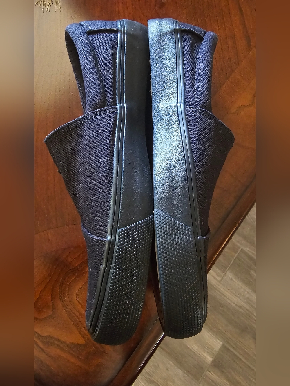 TOMS Classic Slip-ons in Black Canvas Womens Size 8 EUC - Picture 4 of 16